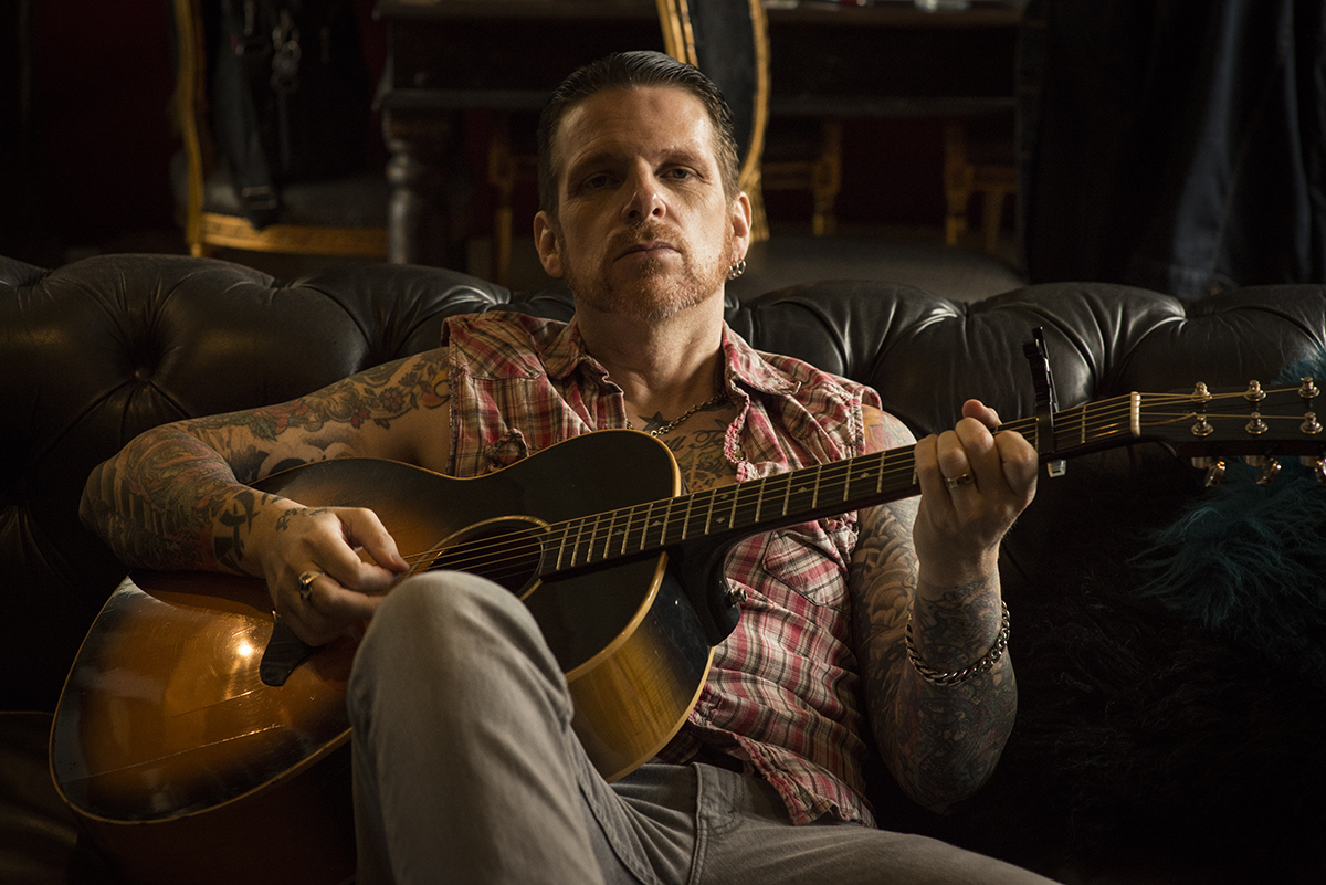RICKY WARWICK – concerto acustico in streaming su StageIt