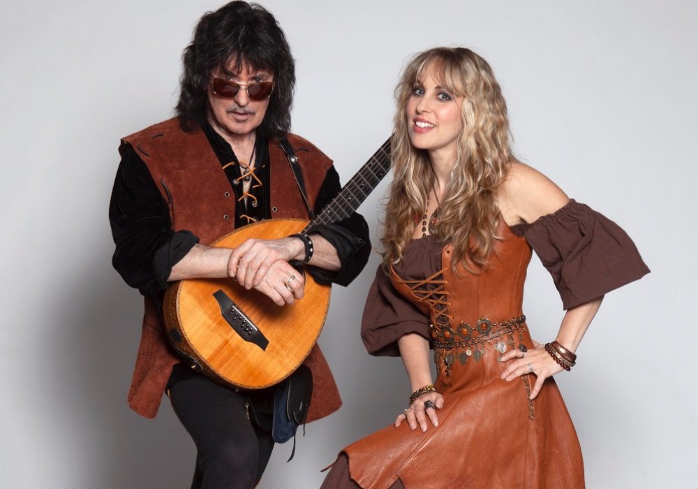 BLACKMORE’S NIGHT – vinci la chitarra autografata da Ritchie Blackmore e Candice Night