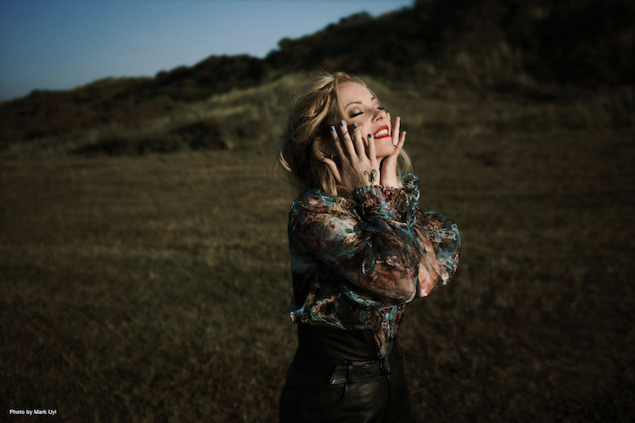 ANNEKE VAN GIERSBERGEN – guarda il lyric video di “Agape”, il nuovo singolo