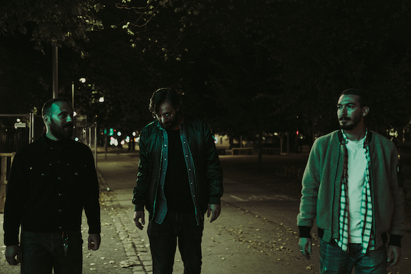 EMMECOSTA – il trio italo-svedese post-club pubblica il singolo “UmaybeU”