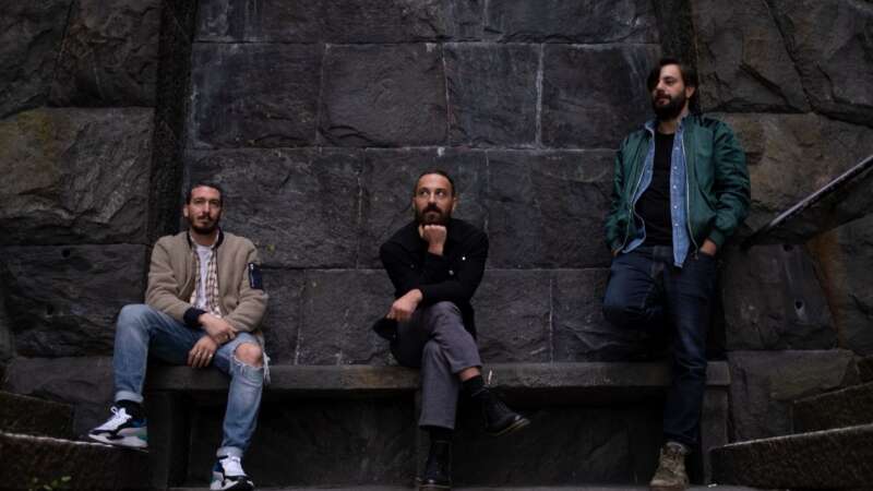 EMMECOSTA – il trio atmospheric dream pop italiano pubblica il video dell’ipnotico singolo ambient-pop ‘Effort’