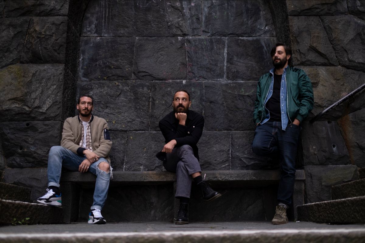 EMMECOSTA – il trio atmospheric dream pop italiano pubblica il video dell’ipnotico singolo ambient-pop ‘Effort’