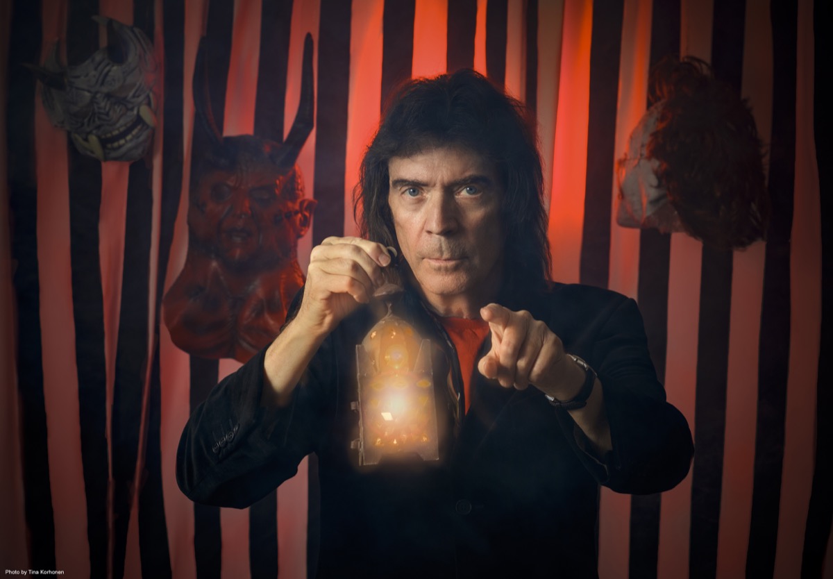 STEVE HACKETT – pubblica il nuovo singolo “Wherever You Are”